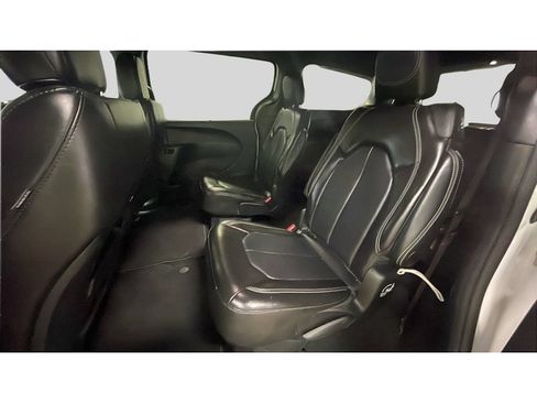 Used 2025 Chrysler Pacifica Select FWD image 16