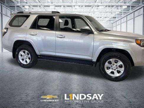 Used 2024 Toyota 4Runner SR5 AWD/4WD image 3