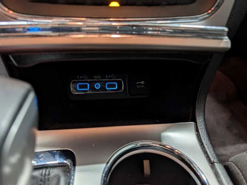 Used 2019 Jeep Grand Cherokee Laredo image 28