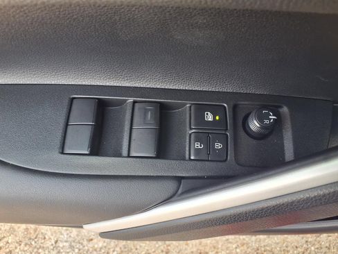Used 2026 Toyota Corolla Cross XLE FWD image 8