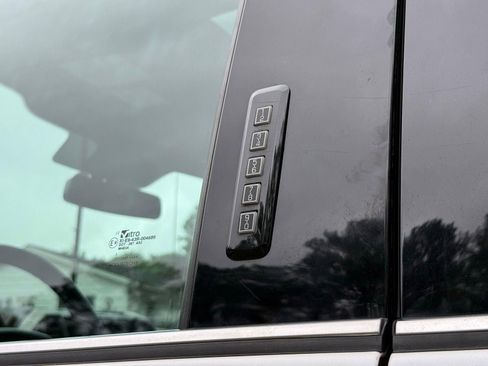 Used 2018 Ford F150 Platinum w/ Equipment Group 701A Luxury AWD/4WD image 17