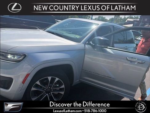Used 2023 Jeep Grand Cherokee Overland AWD/4WD image 1