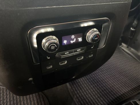 Used 2023 GMC Yukon Denali Ultimate image 36