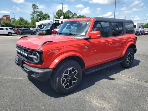 Used 2023 Ford Bronco Outer Banks AWD/4WD image 2