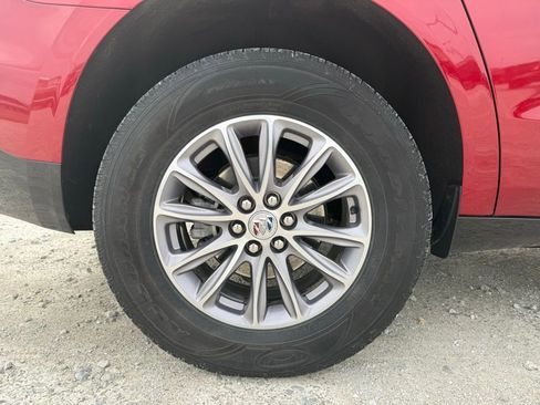 Used 2024 Buick Enclave Essence image 16