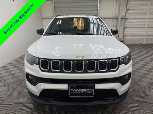 Used 2024 Jeep Compass Latitude AWD/4WD image 7