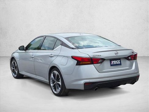 Used 2024 Nissan Altima 2.5 SR FWD image 7