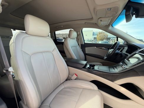 Used 2018 Lincoln MKX Reserve w/ Driver Assistance Package image 19