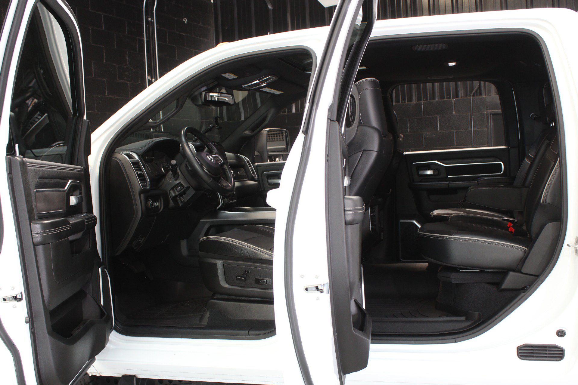 Used 2024 RAM 2500 Laramie w/ Night Edition AWD/4WD image 40