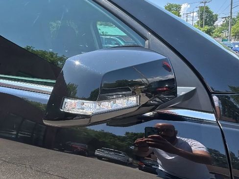 Used 2017 Chevrolet Traverse LT w/ Style and Technology Package image 26