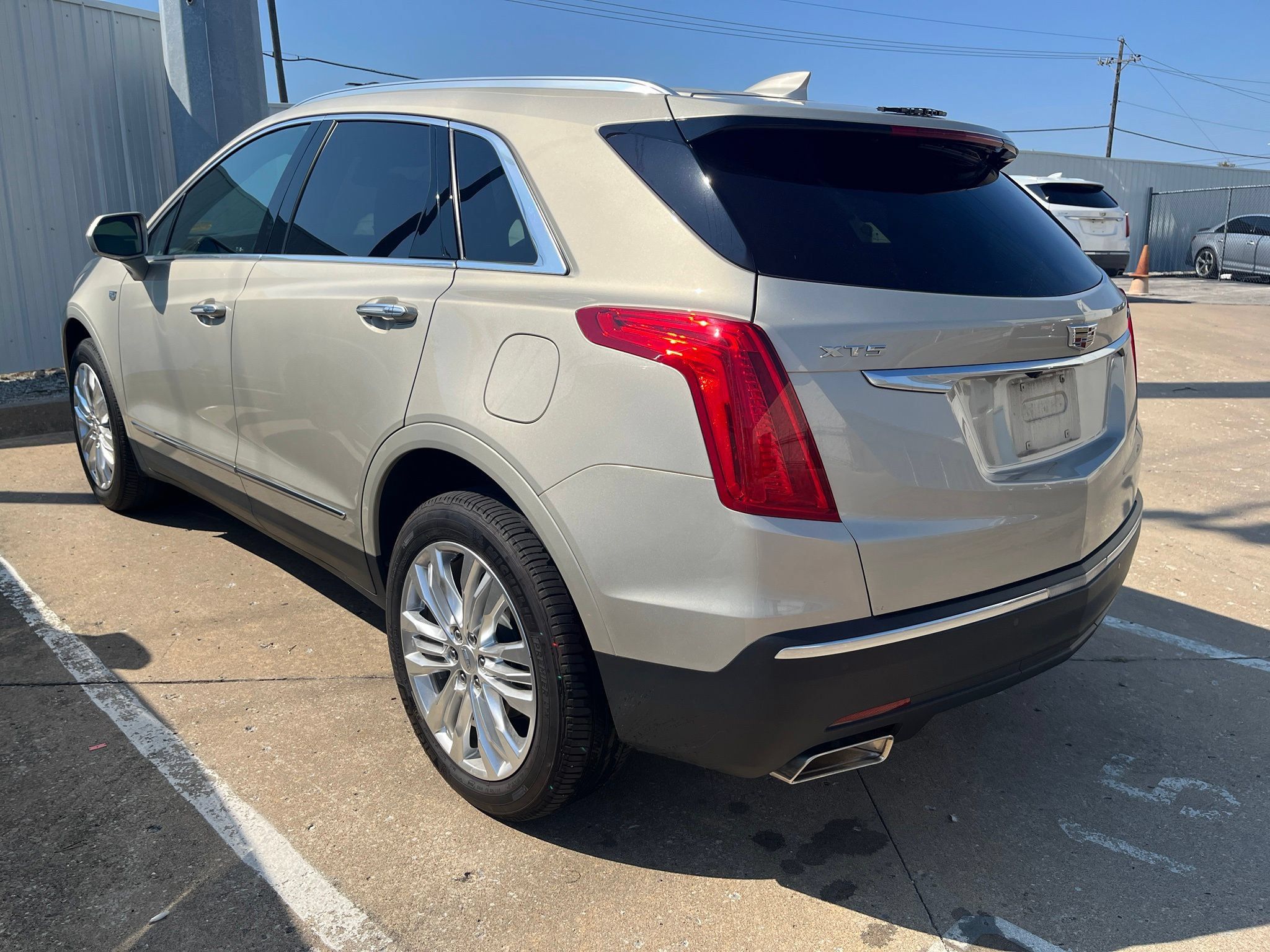 Used 2017 Cadillac XT5 Premium Luxury FWD image 4