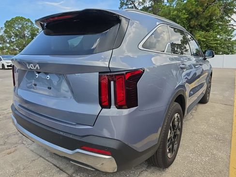 Certified 2025 Kia Sorento S FWD image 15