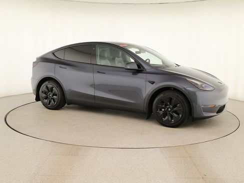 Used 2023 Tesla Model Y Long Range AWD/4WD image 9
