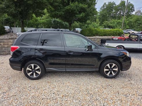 Used 2017 Subaru Forester 2.5i Premium AWD/4WD image 8