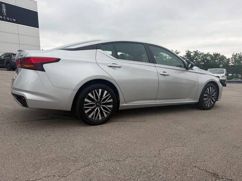 Used 2024 Nissan Altima 2.5 SV FWD image 19