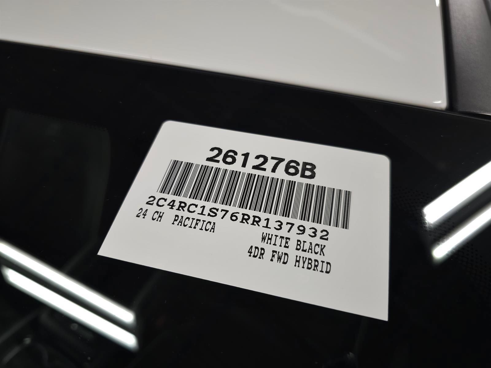 Used 2024 Chrysler Pacifica Premium FWD image 39