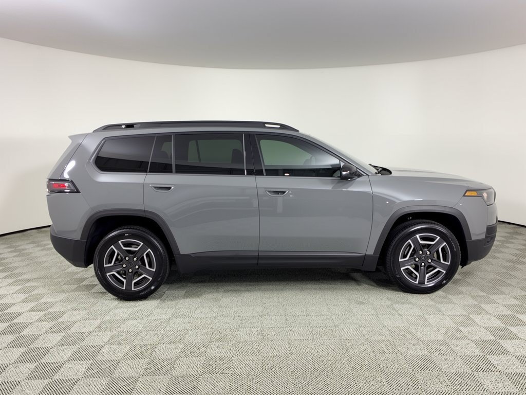 Used 2026 Jeep Cherokee Laredo AWD/4WD image 8