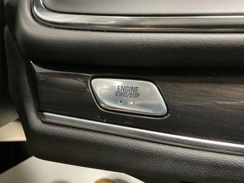Used 2019 Buick Enclave Essence FWD image 25