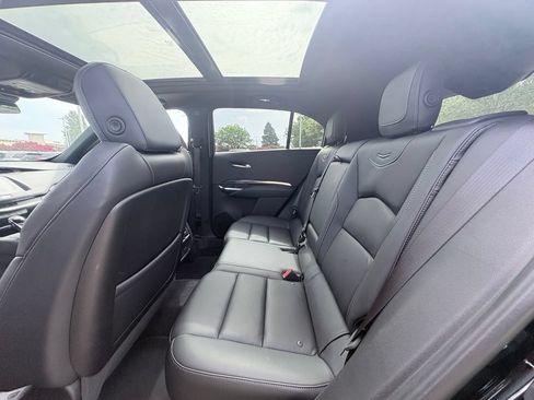 Used 2023 Cadillac XT4 Luxury w/ Cold Weather Package FWD image 7