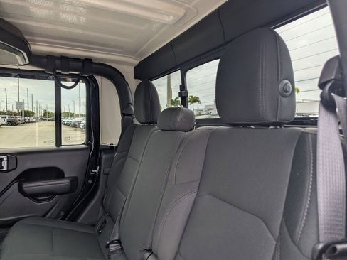 Used 2022 Jeep Gladiator Willys image 16
