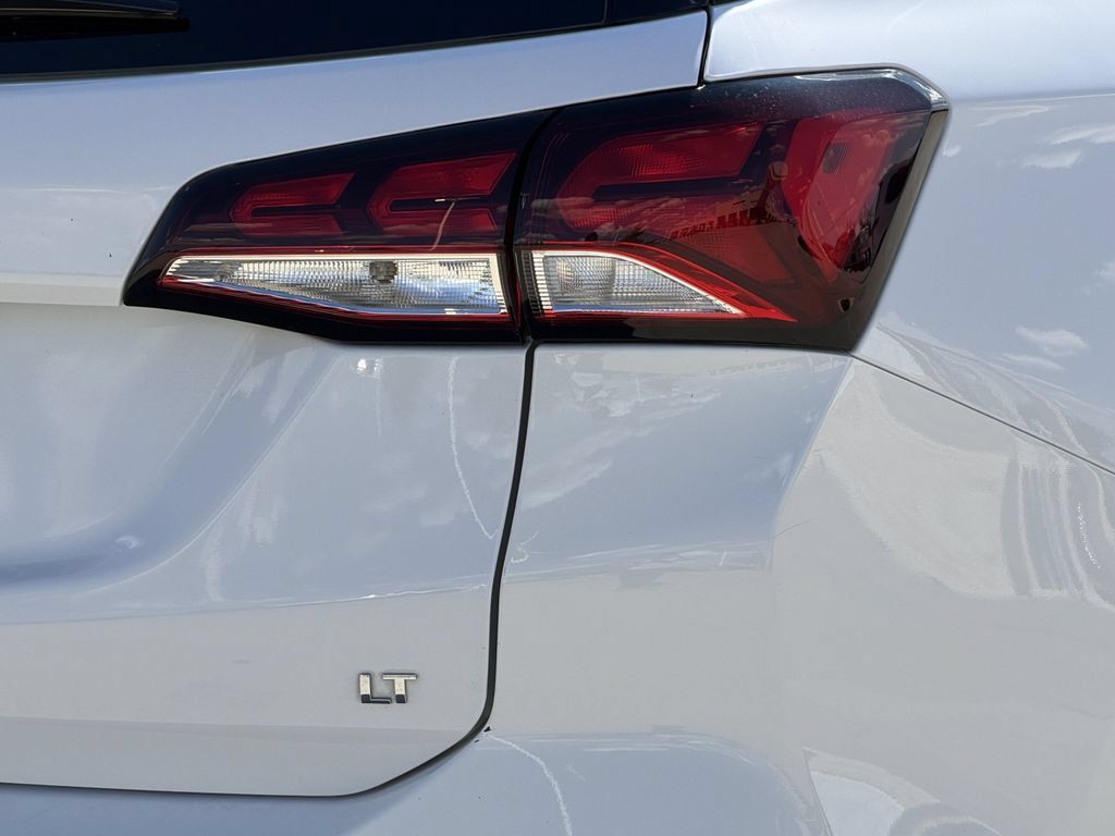 Used 2022 Chevrolet Equinox LT FWD image 10
