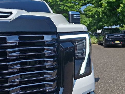 Used 2025 GMC Sierra 2500 Denali Ultimate AWD/4WD image 11