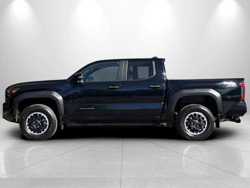 Used 2024 Toyota Tacoma TRD Off-Road w/ TRD Off Road Upgrade Package AWD/4WD image 5