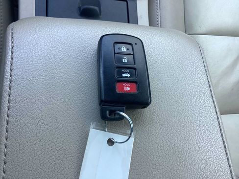 Used 2013 Toyota Camry XLE w/ Leather Pkg FWD image 19