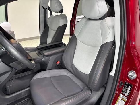 Used 2022 Toyota Sienna XSE AWD/4WD image 18