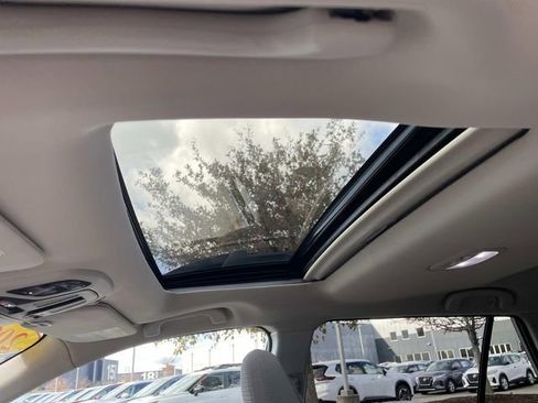 Used 2025 Subaru Outback Premium w/ Popular Package #1A image 16