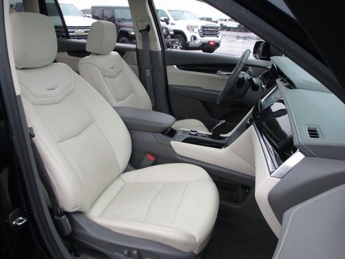 Used 2021 Cadillac XT6 Premium Luxury image 23