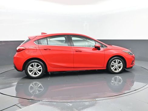 Used 2018 Chevrolet Cruze LT w/ Convenience Package FWD image 4