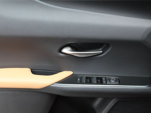 Used 2025 Lexus UX 300h FWD image 12