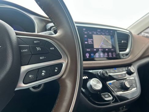 Certified 2018 Chrysler Pacifica Limited w/ Advanced Safetytec Group FWD image 15