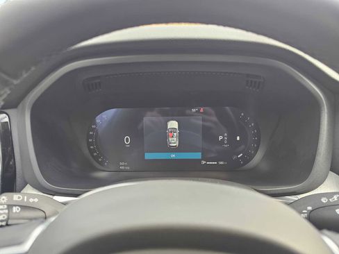 Certified 2025 Volvo XC60 B5 Plus image 27