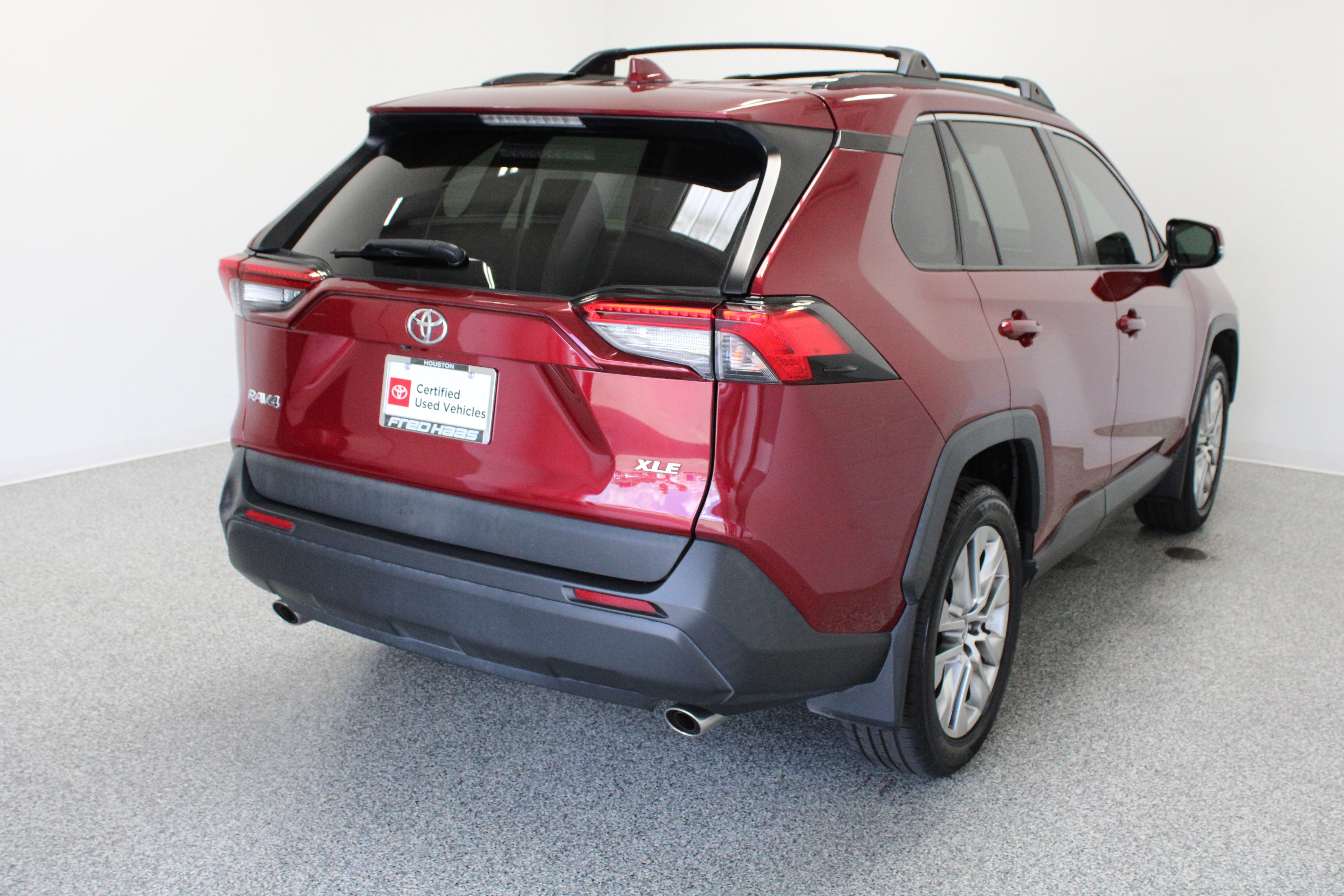 Used 2020 Toyota RAV4 XLE Premium FWD image 7