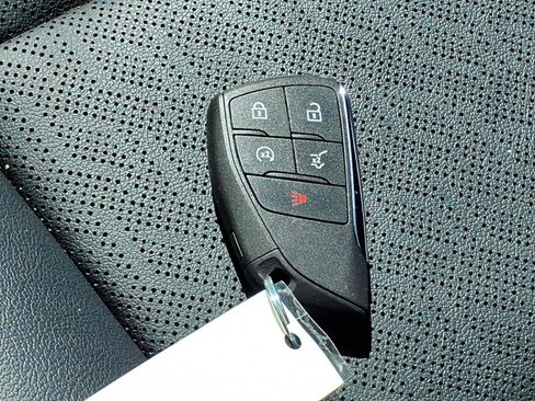 Used 2025 Chevrolet Equinox RS w/ Safety and Technology Package AWD/4WD image 23