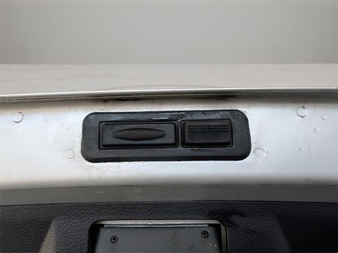 Used 2015 Jeep Renegade Latitude w/ Popular Equipment Group image 25