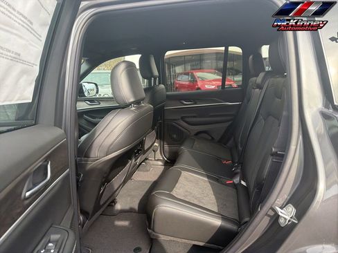 New 2026 Jeep Grand Cherokee Altitude AWD/4WD image 21