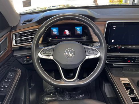 Used 2024 Volkswagen Atlas SE AWD/4WD image 16