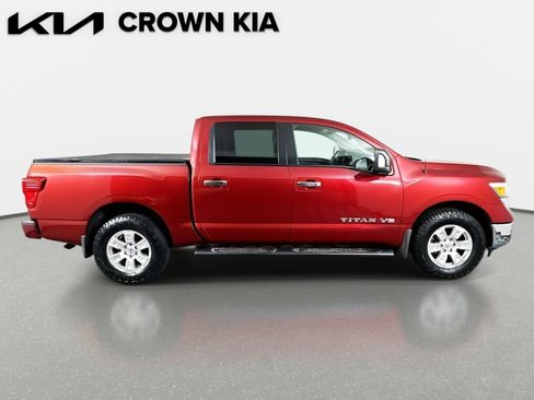 Used 2018 Nissan Titan SV w/ SV Convenience Package image 4