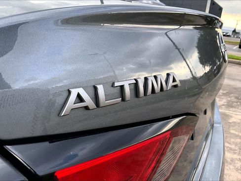 Certified 2025 Nissan Altima 2.5 SV FWD image 30