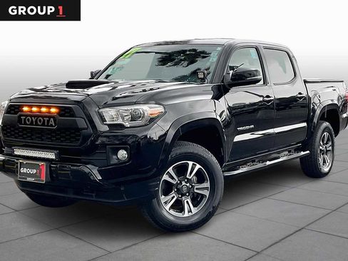 Used 2017 Toyota Tacoma TRD Sport w/ Tow Package image 1