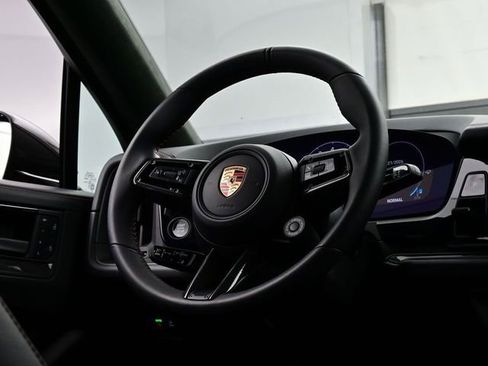 Used 2025 Porsche Cayenne GTS image 21
