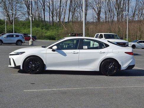 New 2026 Toyota Camry SE image 9