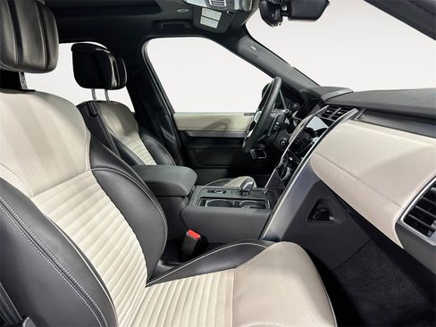 Used 2024 Land Rover Discovery Dynamic SE image 15