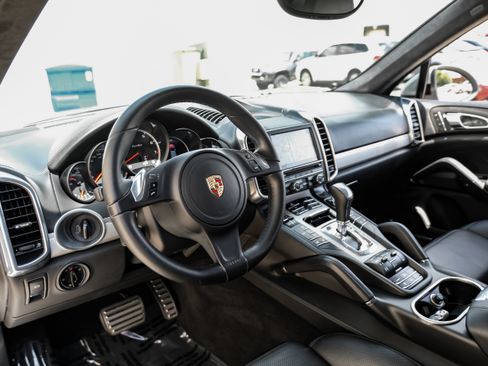 Used 2013 Porsche Cayenne Turbo AWD/4WD image 2