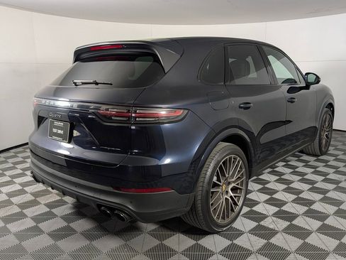Used 2023 Porsche Cayenne Platinum Edition image 7