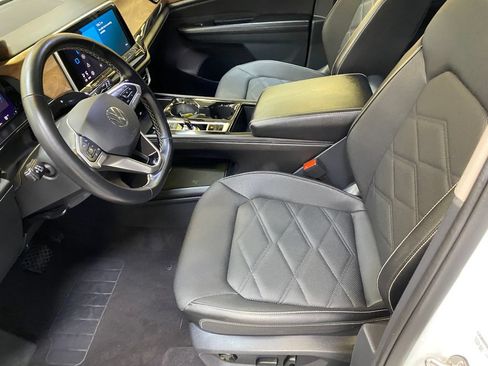 Used 2025 Volkswagen Atlas SE FWD image 19
