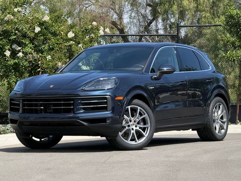 Certified 2024 Porsche Cayenne image 1